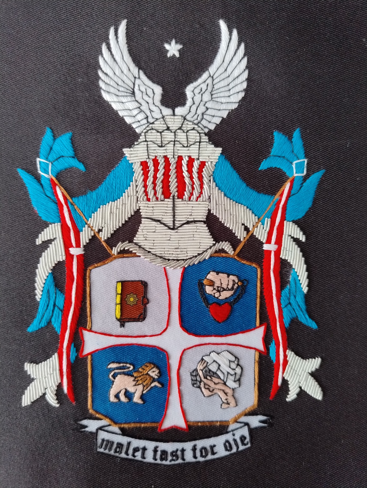 Håndbroderet Våbenskjold